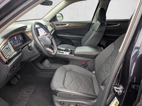Used 2024 Volkswagen Atlas SE image 14