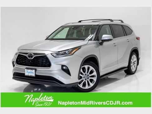 Used 2023 Toyota Highlander Limited AWD/4WD image 1