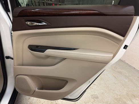 Used 2015 Cadillac SRX Luxury image 25