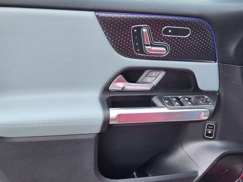 Used 2026 Mercedes-Benz GLB 250 4MATIC image 10