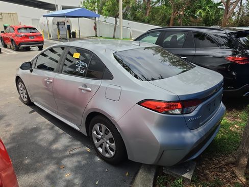 Used 2021 Toyota Corolla LE FWD image 6
