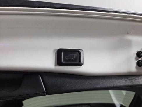 Used 2021 Toyota RAV4 XLE w/ Convenience Package AWD/4WD image 35