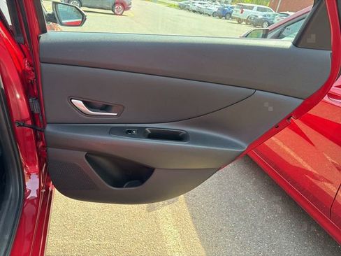 Certified 2023 Hyundai Elantra Limited FWD image 12