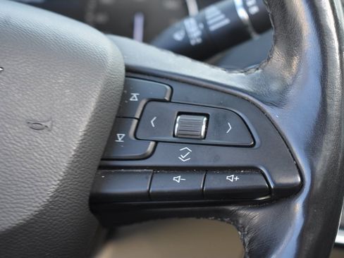 Used 2019 Cadillac XT4 Luxury w/ Cold Weather Package image 17