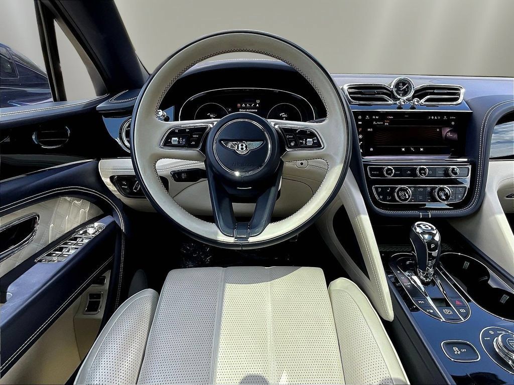 Used 2021 Bentley Bentayga AWD/4WD image 8