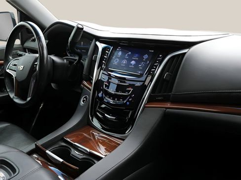 Used 2019 Cadillac Escalade Luxury RWD image 21
