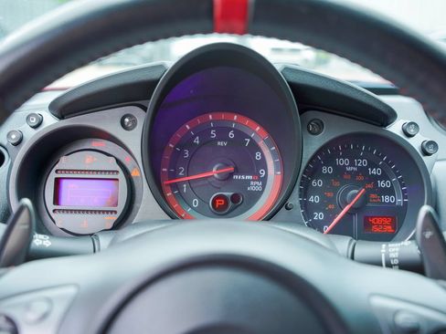 Used 2017 Nissan 370Z NISMO RWD image 5