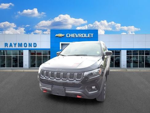 Used 2024 Jeep Compass Trailhawk AWD/4WD image 7