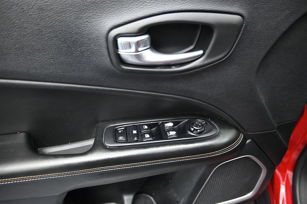 Used 2021 Jeep Compass Latitude FWD image 10