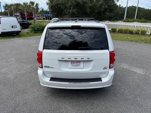 Used 2019 Dodge Grand Caravan SXT w/ Mopar Premium Addition Group FWD image 32