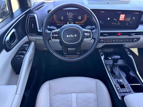 Used 2025 Kia Sorento S image 20
