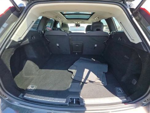 Used 2022 Volvo XC60 B5 Momentum AWD/4WD image 8