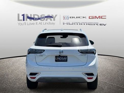 Certified 2022 Buick Envision Avenir w/ Technology Package II AWD/4WD image 3