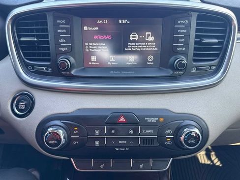 Used 2017 Kia Sorento EX w/ EX Premium Package FWD image 11