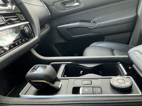 Used 2023 Nissan Pathfinder SL AWD/4WD image 28