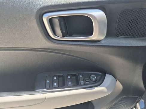 Used 2025 Hyundai Venue SEL FWD image 13