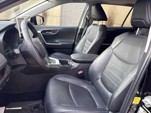 Used 2022 Toyota RAV4 Limited image 16