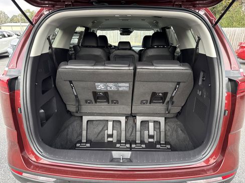 Used 2024 Kia Carnival LX image 29
