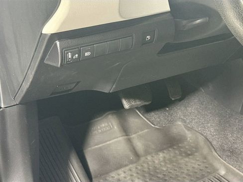 Used 2022 Toyota Corolla LE image 10