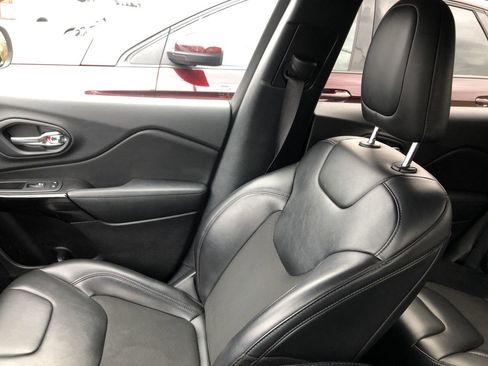 Used 2020 Jeep Cherokee Latitude Plus image 23