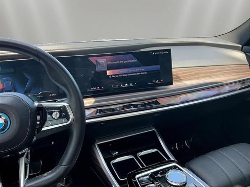 Used 2023 BMW i7 xDrive60 w/ Executive Package 2 AWD/4WD image 9