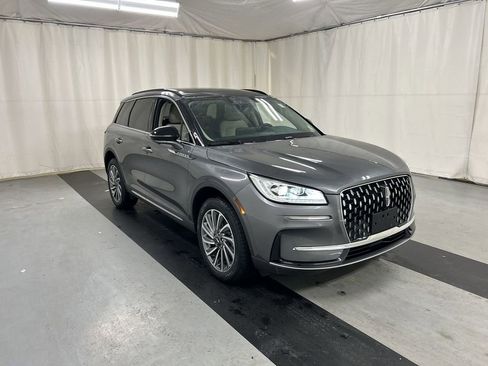 Used 2025 Lincoln Corsair Reserve w/ Towing Package AWD/4WD image 2