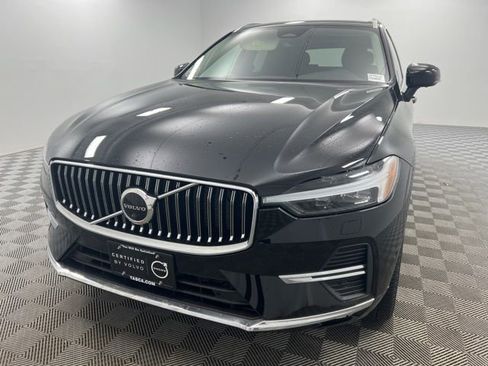 Used 2023 Volvo XC60 B5 Plus image 2