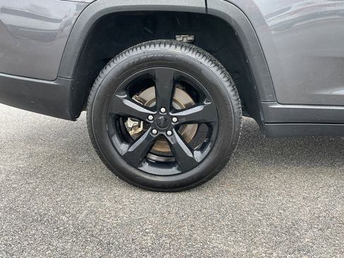 Used 2023 Jeep Grand Cherokee L Laredo image 11