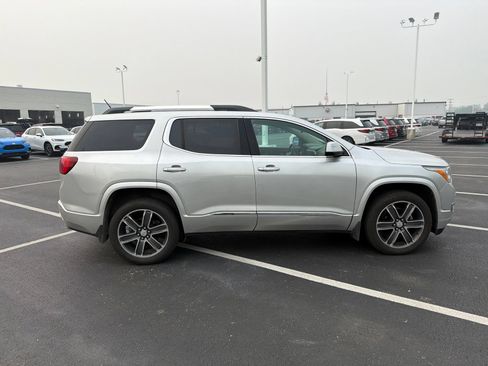 Used 2018 GMC Acadia Denali w/ Technology Package FWD image 8