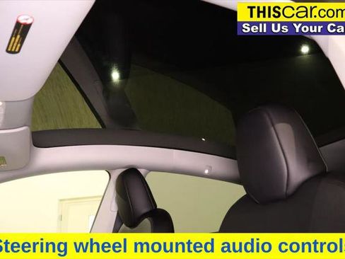 Used 2022 Tesla Model Y Long Range AWD/4WD image 19