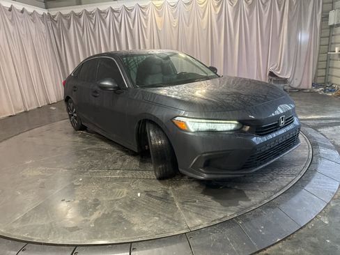 Used 2022 Honda Civic EX image 3