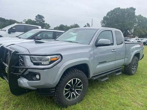 Used 2020 Toyota Tacoma TRD Sport w/ TRD Premium Sport Package AWD/4WD image 2