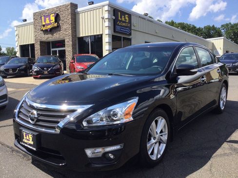 Used 2015 Nissan Altima 2.5 SL w/ Technology Package FWD image 1