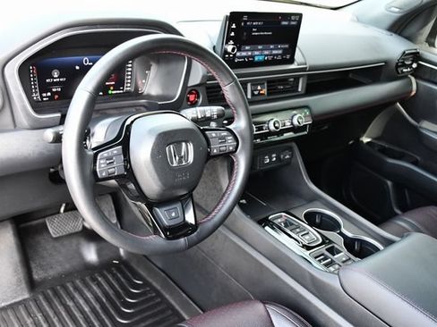 Used 2025 Honda Pilot Black Edition image 16