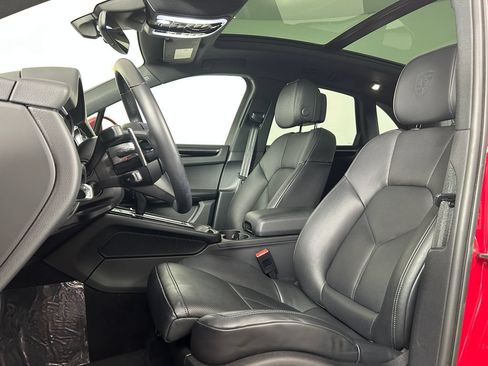 Used 2025 Porsche Macan AWD/4WD image 5