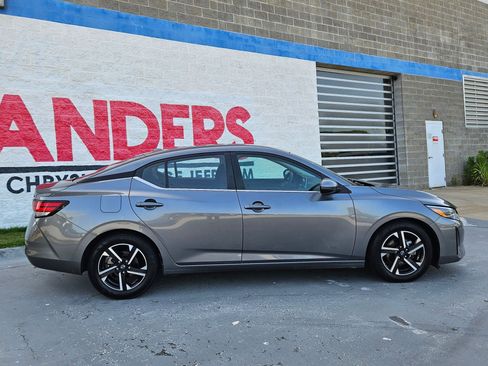 Used 2024 Nissan Sentra SV FWD image 8