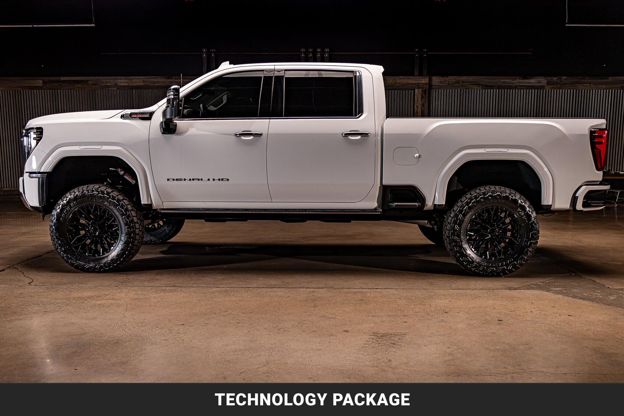 Used 2025 GMC Sierra 2500 Denali w/ Denali Reserve Package AWD/4WD image 6