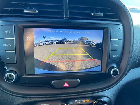 Used 2023 Kia Soul LX image 18