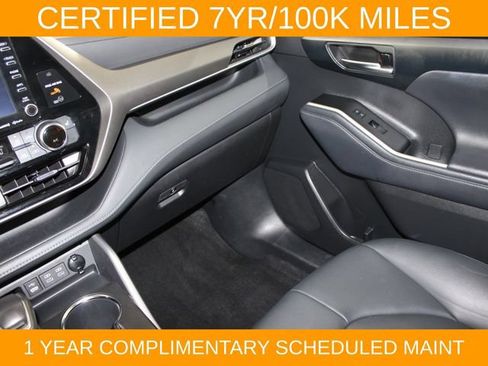 Used 2022 Toyota Highlander XLE AWD/4WD image 17