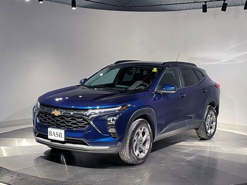 Used 2024 Chevrolet Trax LT image 8