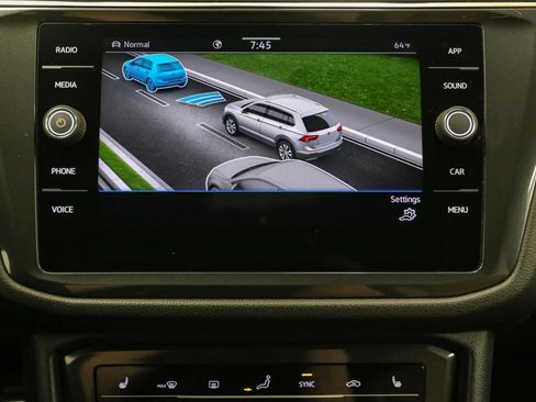 Certified 2023 Volkswagen Tiguan SE R-Line image 33