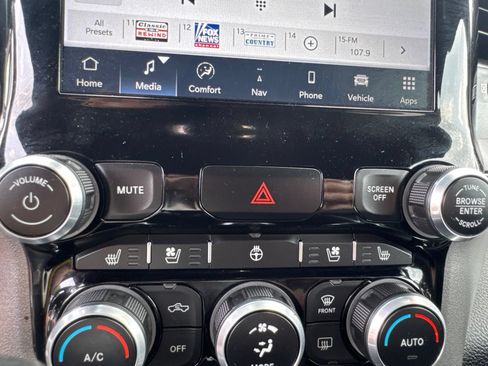 Used 2024 RAM 1500 Laramie AWD/4WD image 33