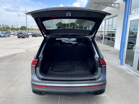 Used 2022 Volkswagen Tiguan SE R-Line AWD/4WD image 8