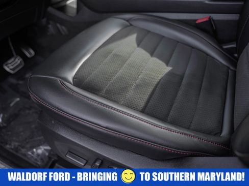 Used 2022 Ford Edge ST-Line w/ Class II Trailer Tow Package image 33