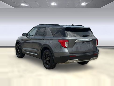 Used 2024 Ford Explorer XLT w/ Equipment Group 202A RWD image 3