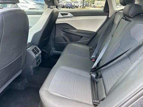 Used 2025 Volkswagen Taos SE FWD image 14