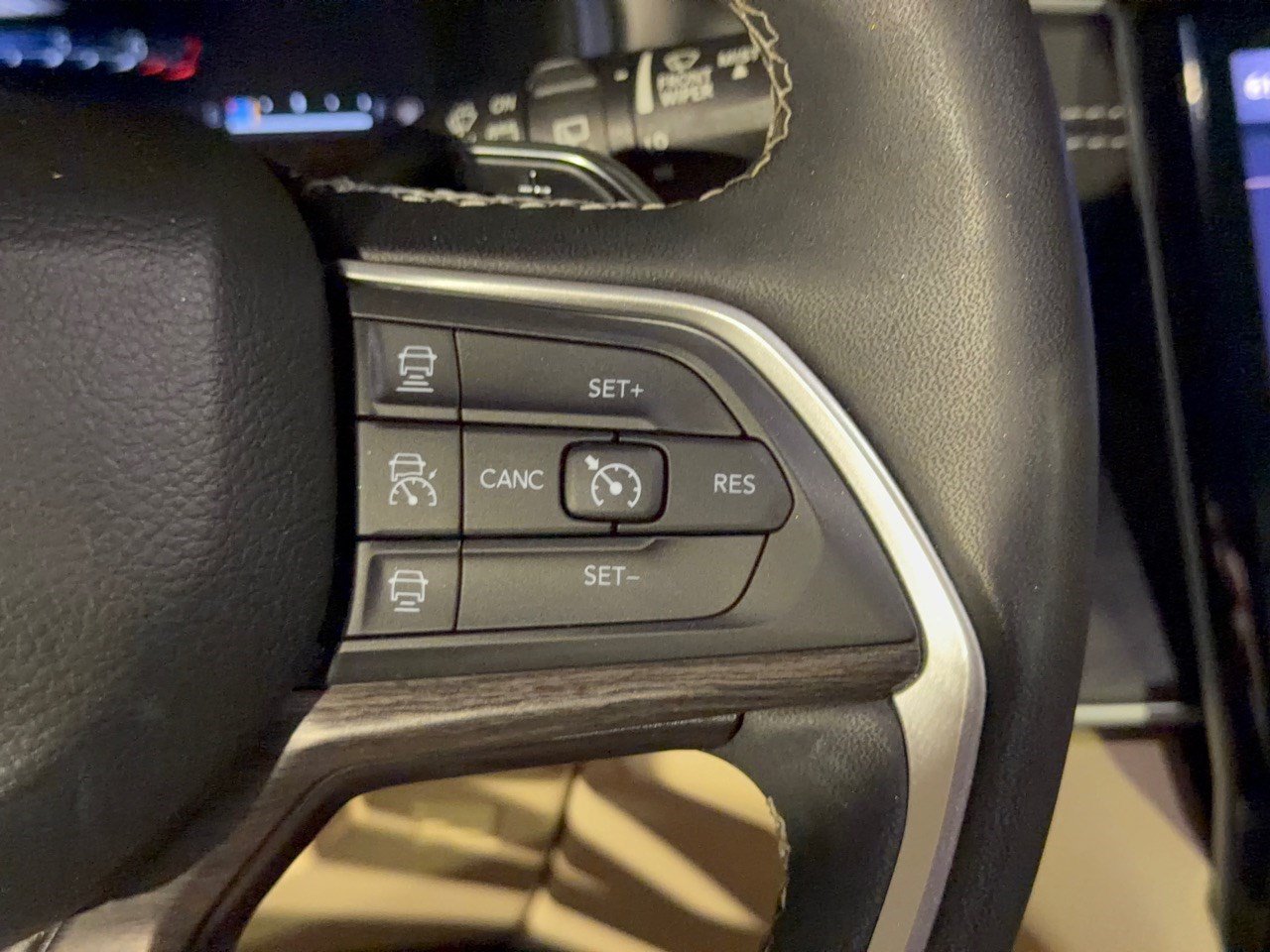 Used 2024 Jeep Grand Cherokee L Limited w/ Luxury Tech Group II AWD/4WD image 19