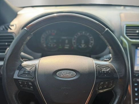 Used 2018 Ford Explorer Platinum AWD/4WD image 13