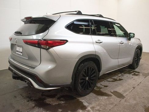 Used 2023 Toyota Highlander XSE AWD/4WD image 4