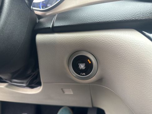 Used 2017 Chrysler Pacifica Touring-L image 35